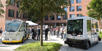 BVG &amp; Charité starten Tests mit autonomen E-Kleinbussen