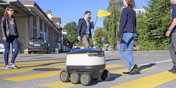 Schweizer Post-Roboter liefern Picknick in den Park
